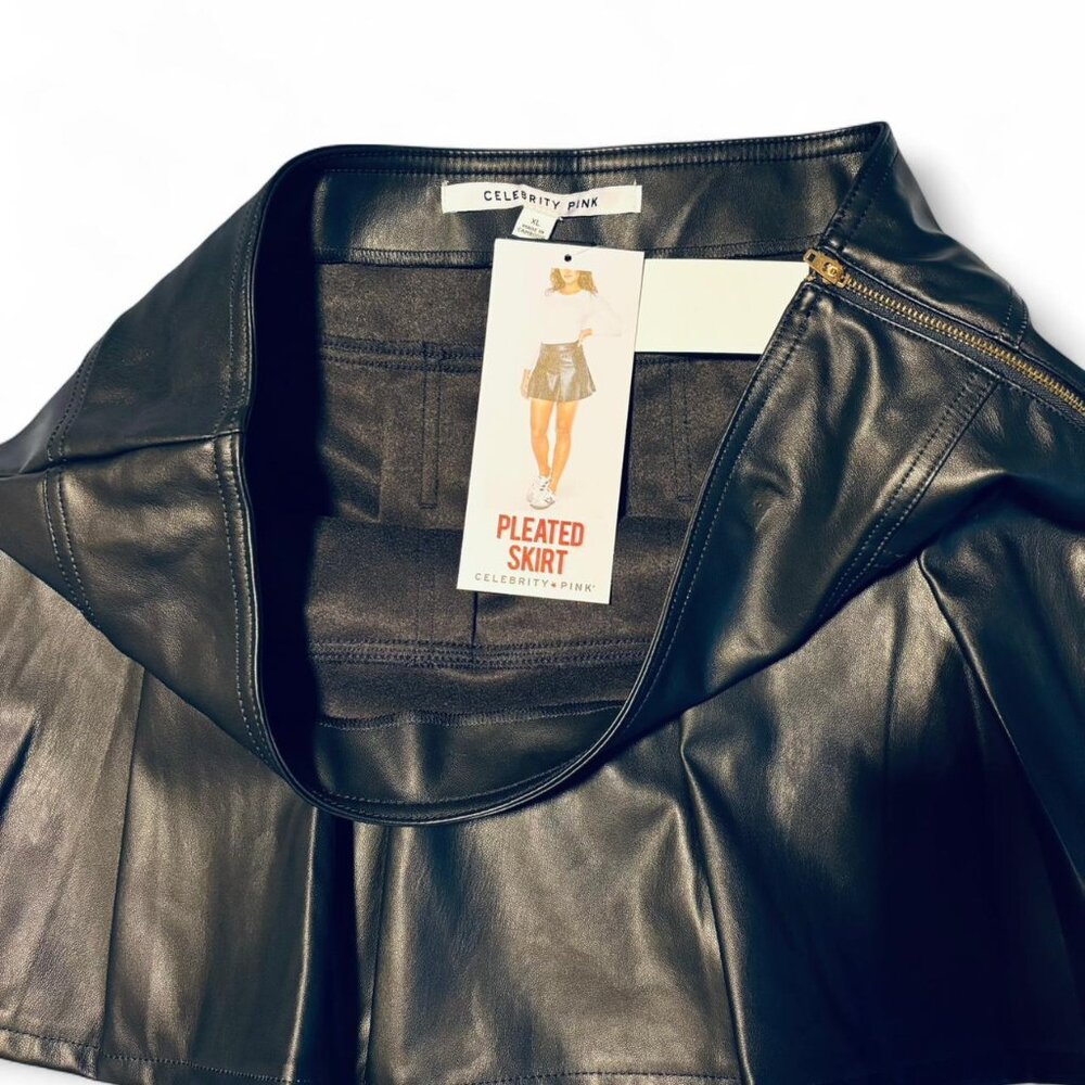 Celebrity Pink Women's Black Faux Leather Pleated Skort/Skirt NEW - Picture 7 of 7